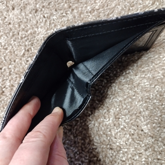 Buckle-Down Lilo And Stitch Bi-fold Wallet - Picture 9 of 9